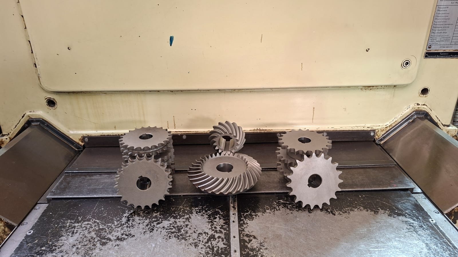Sprocket Gears and spiral bevel gears manufactured by Mass Gear